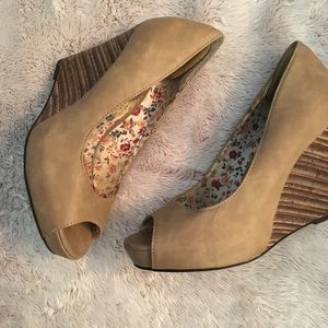 ACCEPTING OFFERS Open-toed, leather wedges